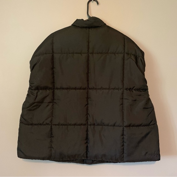 NWT. NIKE Sportswear Women's Classic Puffer Therma-FIT Loose Vest - Picture 6 of 6